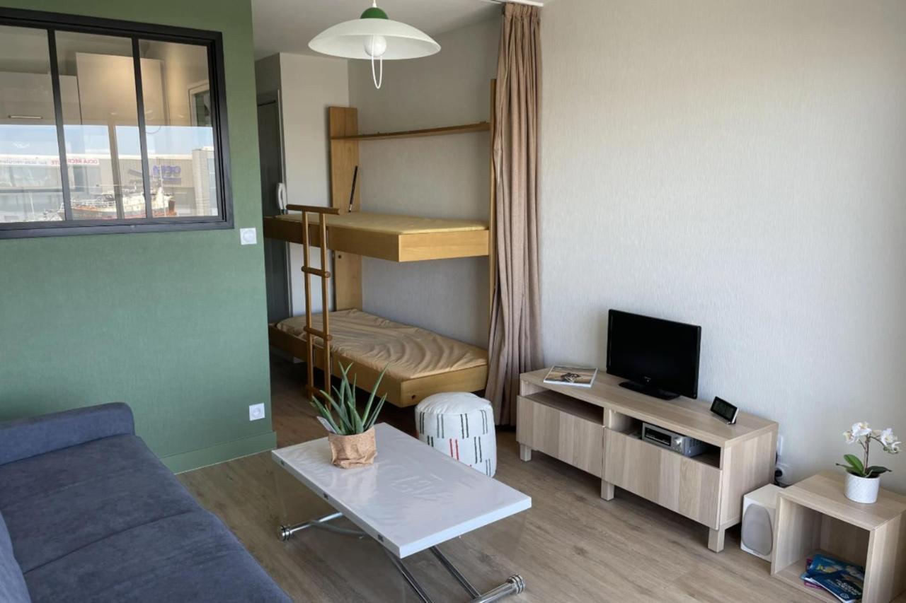 Pretty And Bright Studio With View On The Harbor 莱萨布勒-多洛讷 外观 照片