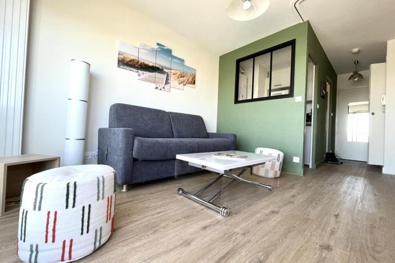 Pretty And Bright Studio With View On The Harbor 莱萨布勒-多洛讷 外观 照片