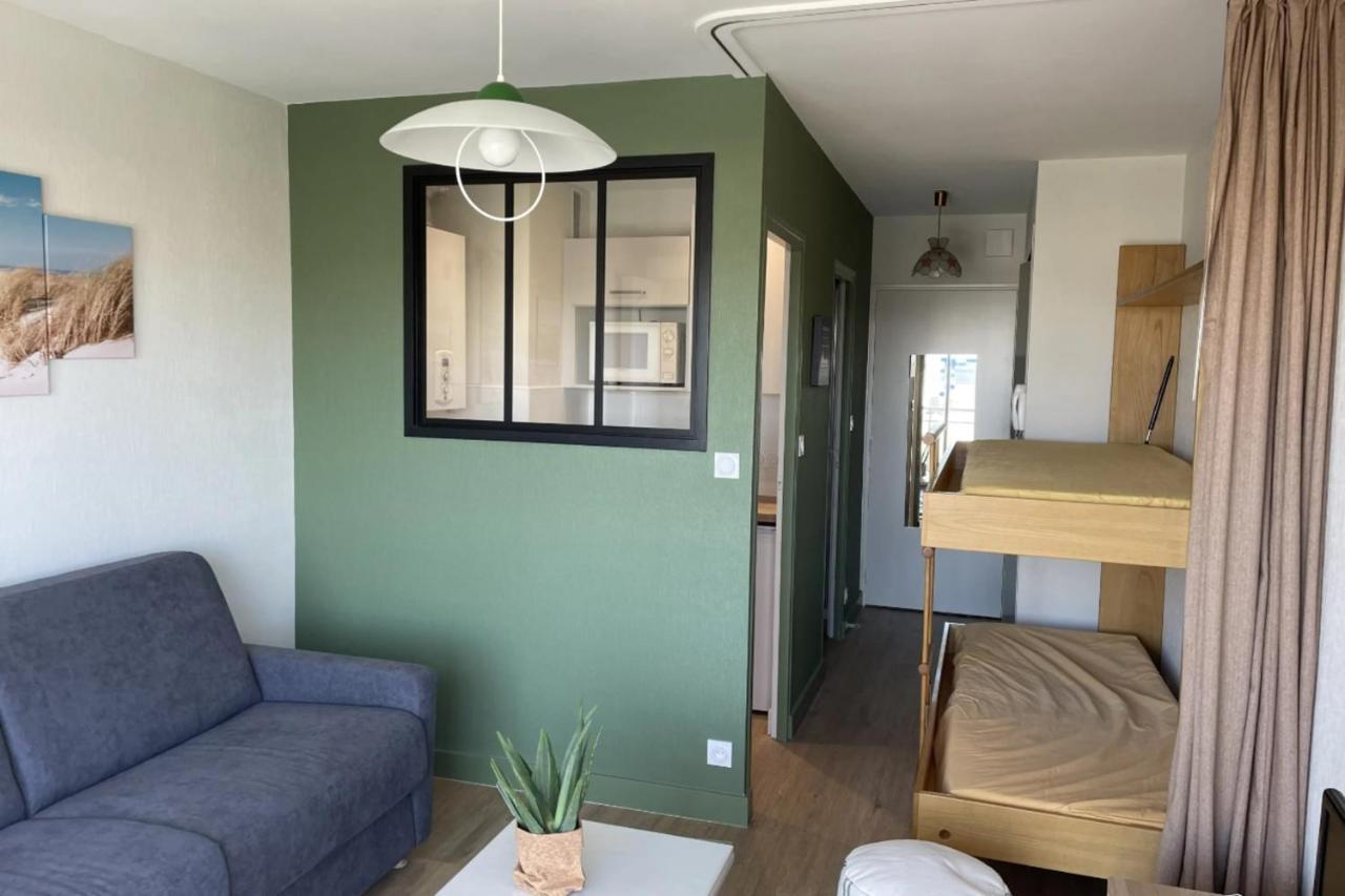 Pretty And Bright Studio With View On The Harbor 莱萨布勒-多洛讷 外观 照片