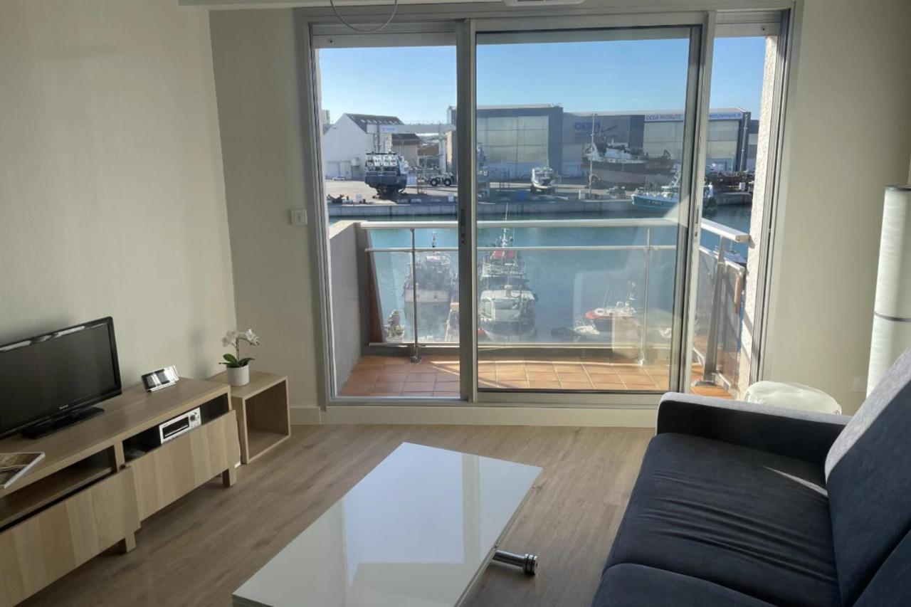 Pretty And Bright Studio With View On The Harbor 莱萨布勒-多洛讷 外观 照片
