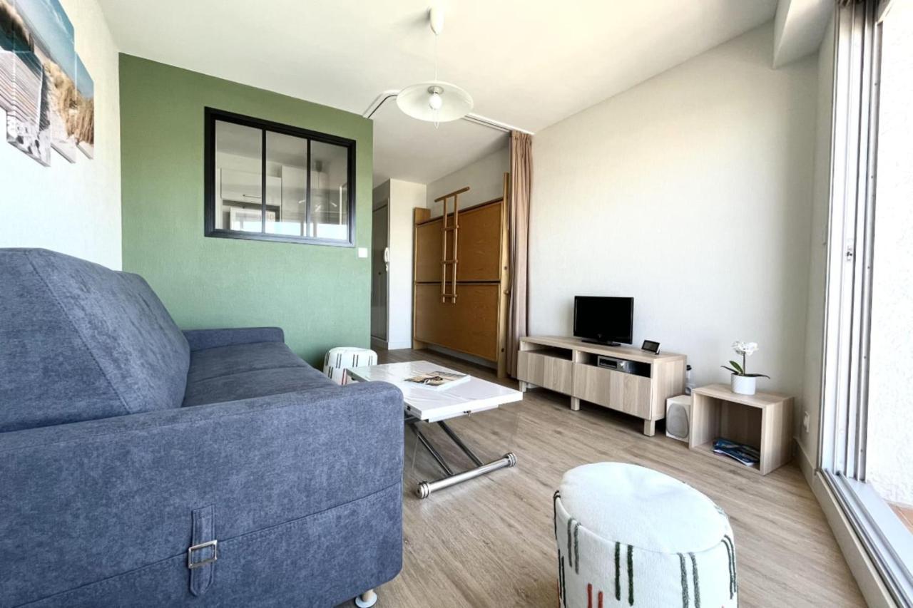 Pretty And Bright Studio With View On The Harbor 莱萨布勒-多洛讷 外观 照片