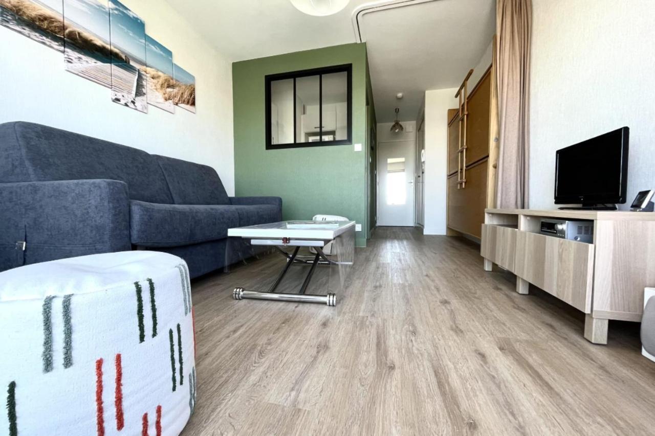 Pretty And Bright Studio With View On The Harbor 莱萨布勒-多洛讷 外观 照片