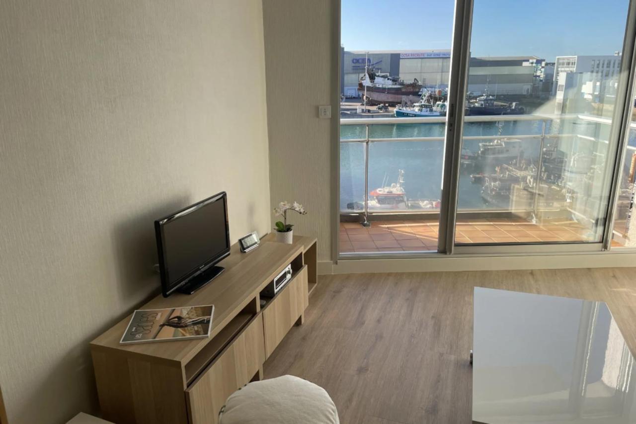 Pretty And Bright Studio With View On The Harbor 莱萨布勒-多洛讷 外观 照片
